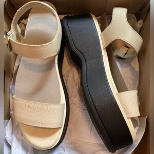 New In Box SOREL Dayspring Ankle Strap Platform Cream Sandals Size 7